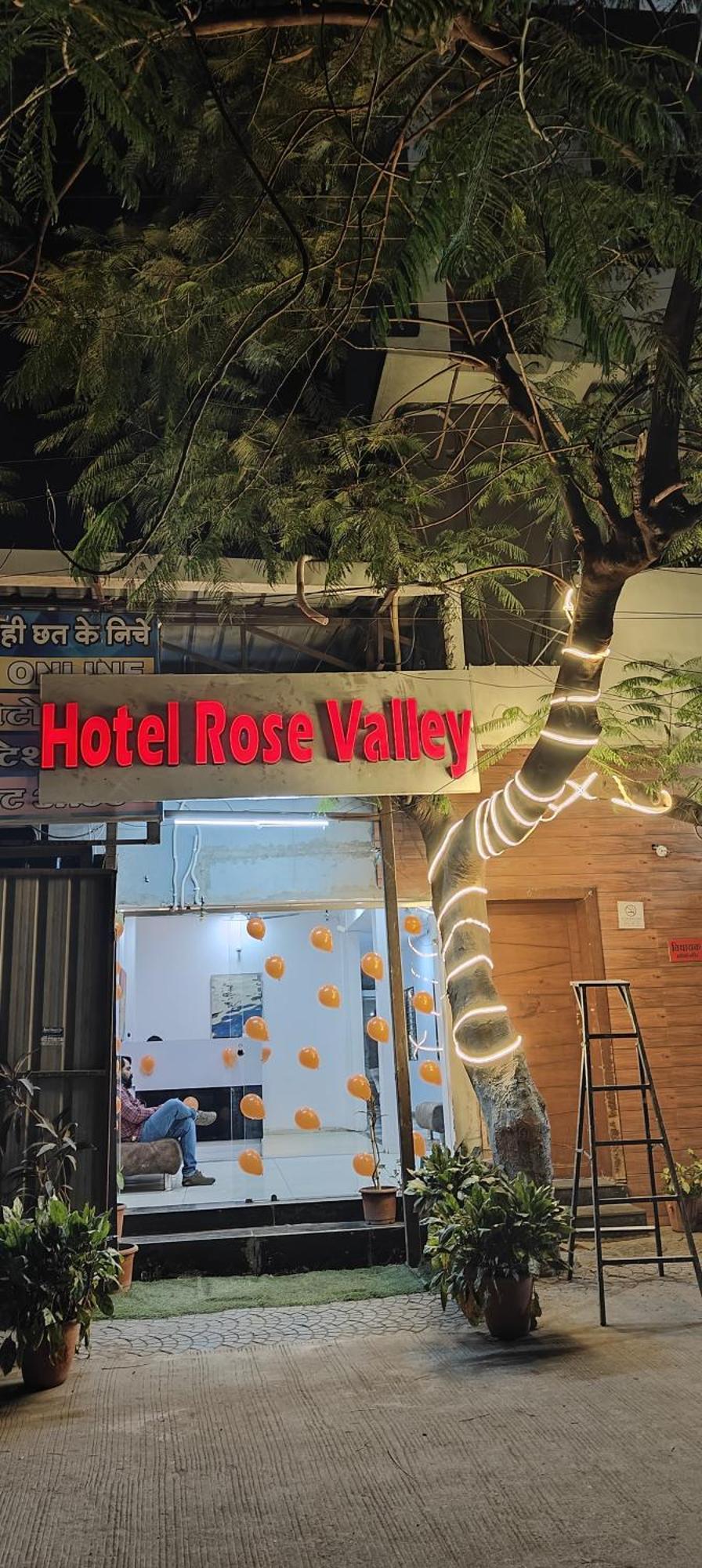 Hotel Rose Valley インドール エクステリア 写真
